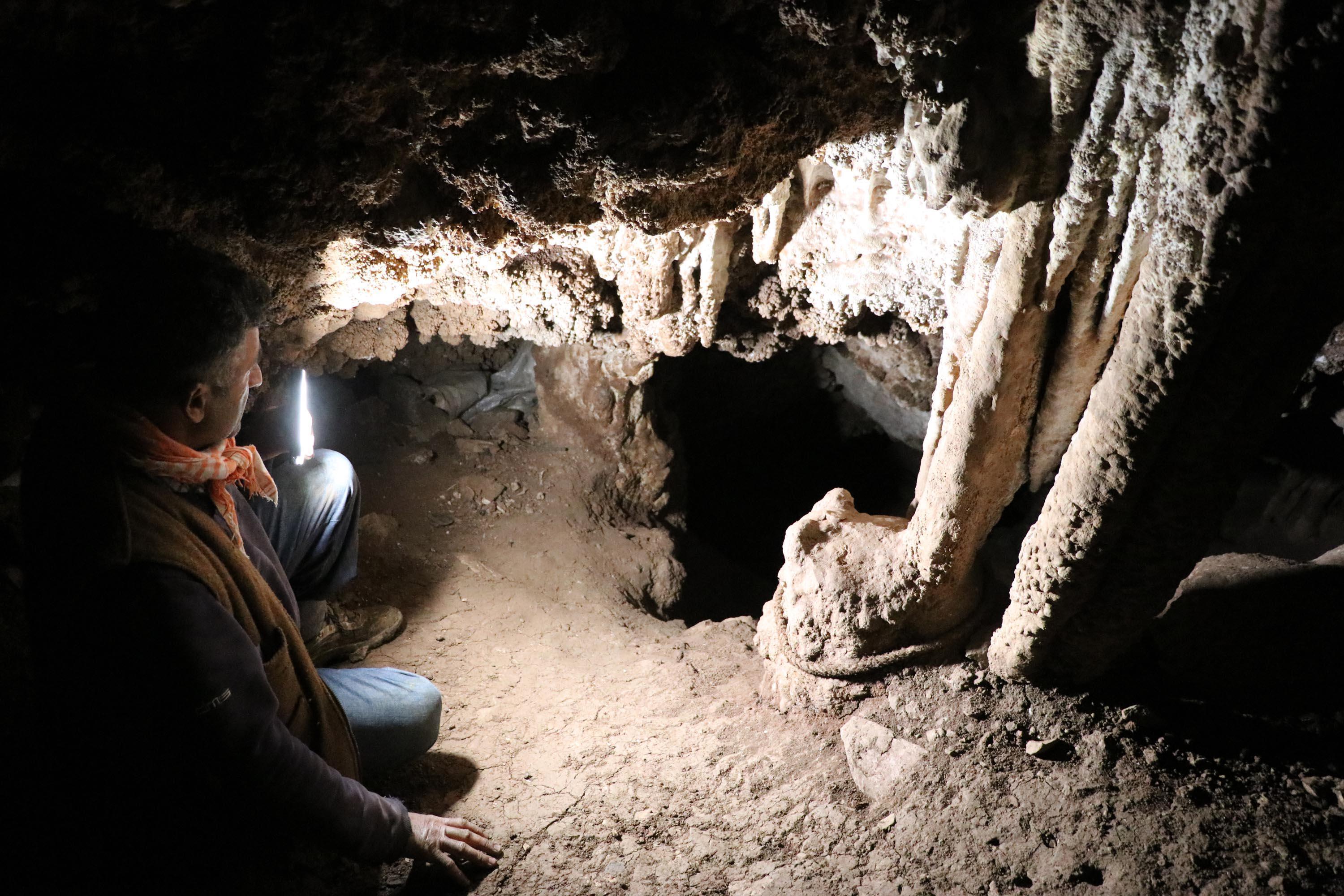 Defineciler hazine ararken yerin 30 metre altında gizli Pamukkaleyi buldu