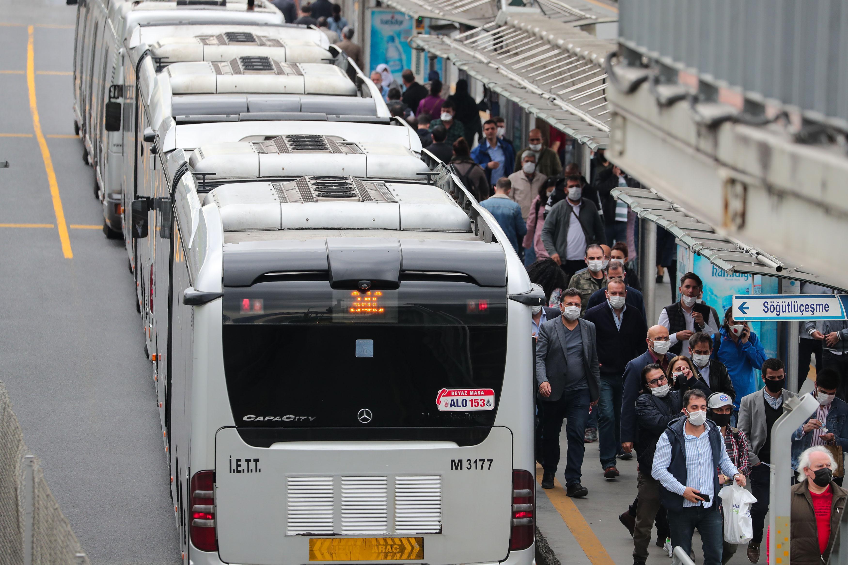 İstanbullunun metrobüs isyanı: 2 ay evde kaldık ama hiçbir anlamı kalmadı
