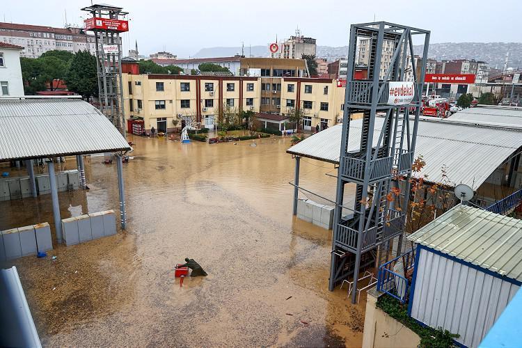 İzmir sel felaketinin ardından yaralarını sarıyor