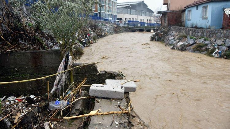 İzmirde sel nedeniyle hayatını kaybedenlerin sayısı 2ye yükseldi