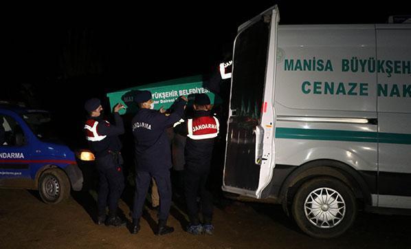 Manisada 4 genç otomobilde başlarından vurularak öldürüldü