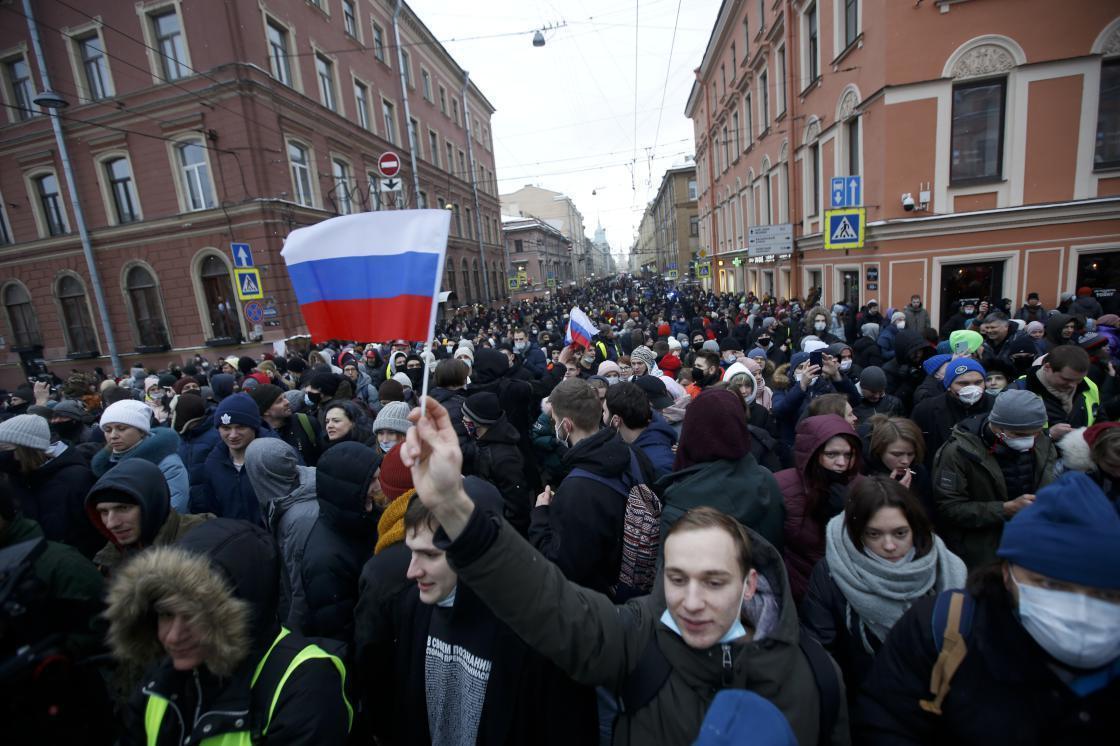 Rusyada binlerce kişi Navalnıyın tutuklanmasını protesto etti