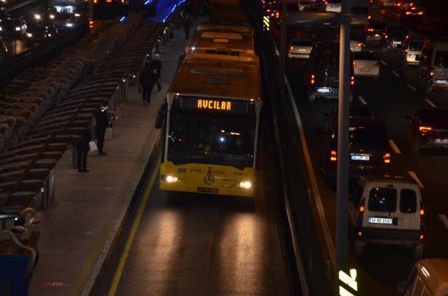 İstanbuldaki metrobüslerde yeni dönem Tabelalarda gideceği yön yazıyor