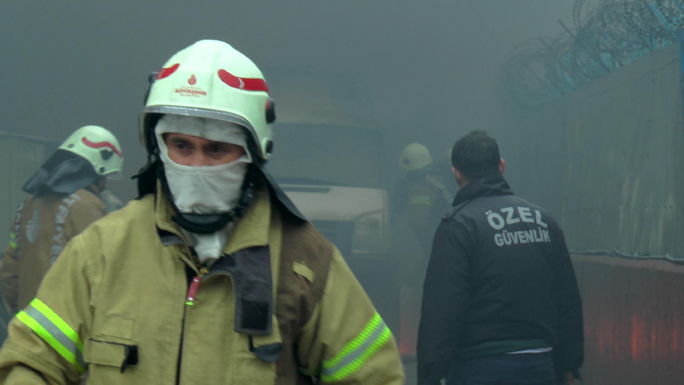 İstanbul Sancaktepede minibüste yangın çıktı