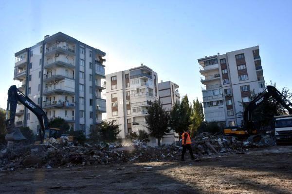 İzmir depreminde Yağcıoğlu Apartmanının yıkılma anı ortaya çıktı
