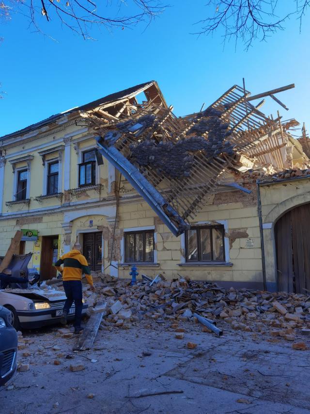 Hırvatistandaki 6.3 büyüklüğünde depremden 15 ülke etkilendi, çok sayıda bina yıkıldı