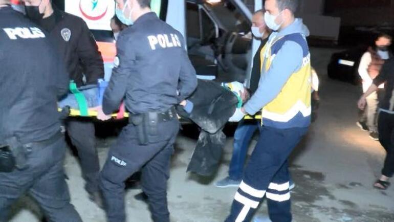İstanbulda bir kişi taksi durağındaki müşterilere kılıçla saldırdı