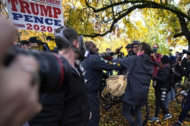 Seçim sonucunu protesto eden Trump destekçileri silahla sokağa indi