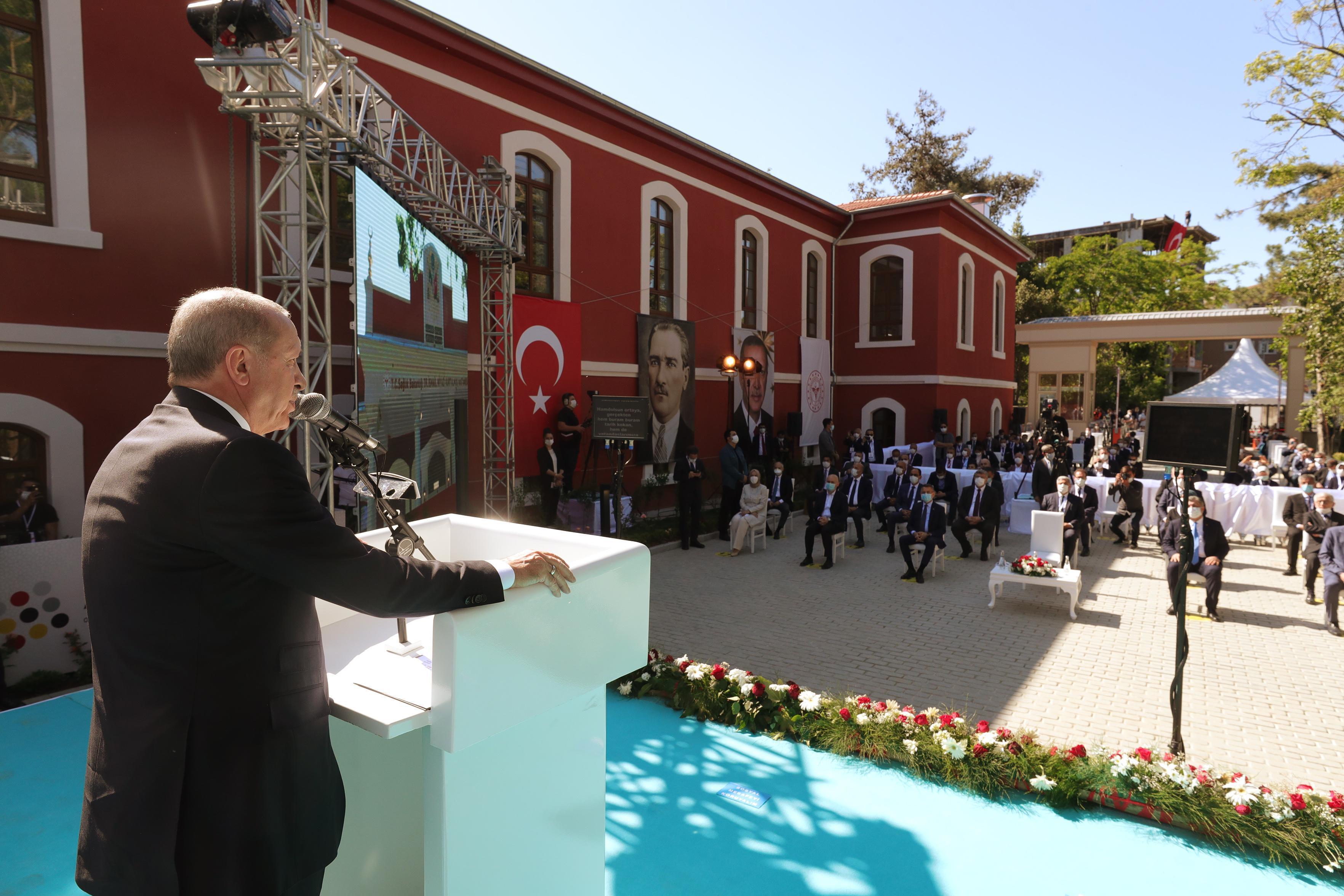Cumhurbaşkanı Erdoğan  İstanbulun Fethine işgal diyenlere sert çıktı: Kendini bilmezler