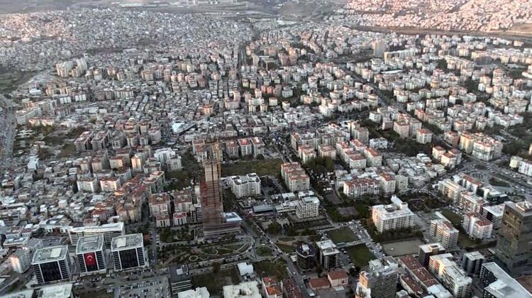 İzmirde deprem bölgesi havadan görüntülendi