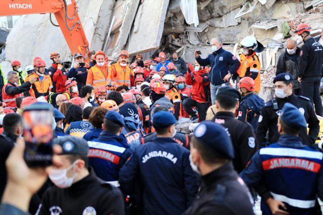 İzmirdeki depremde hayatını kaybedenlerin sayısı 91e yükseldi