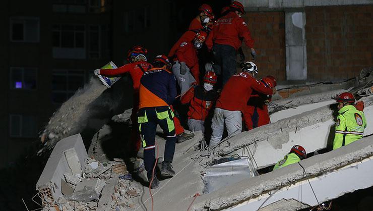 Aklımız ve kalbimiz enkaz altında.... İzmirdeki depremde yaşananlar