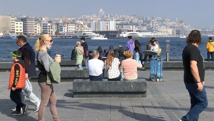İstanbullular virüse aldırmadan güneşin tadını çıkardı