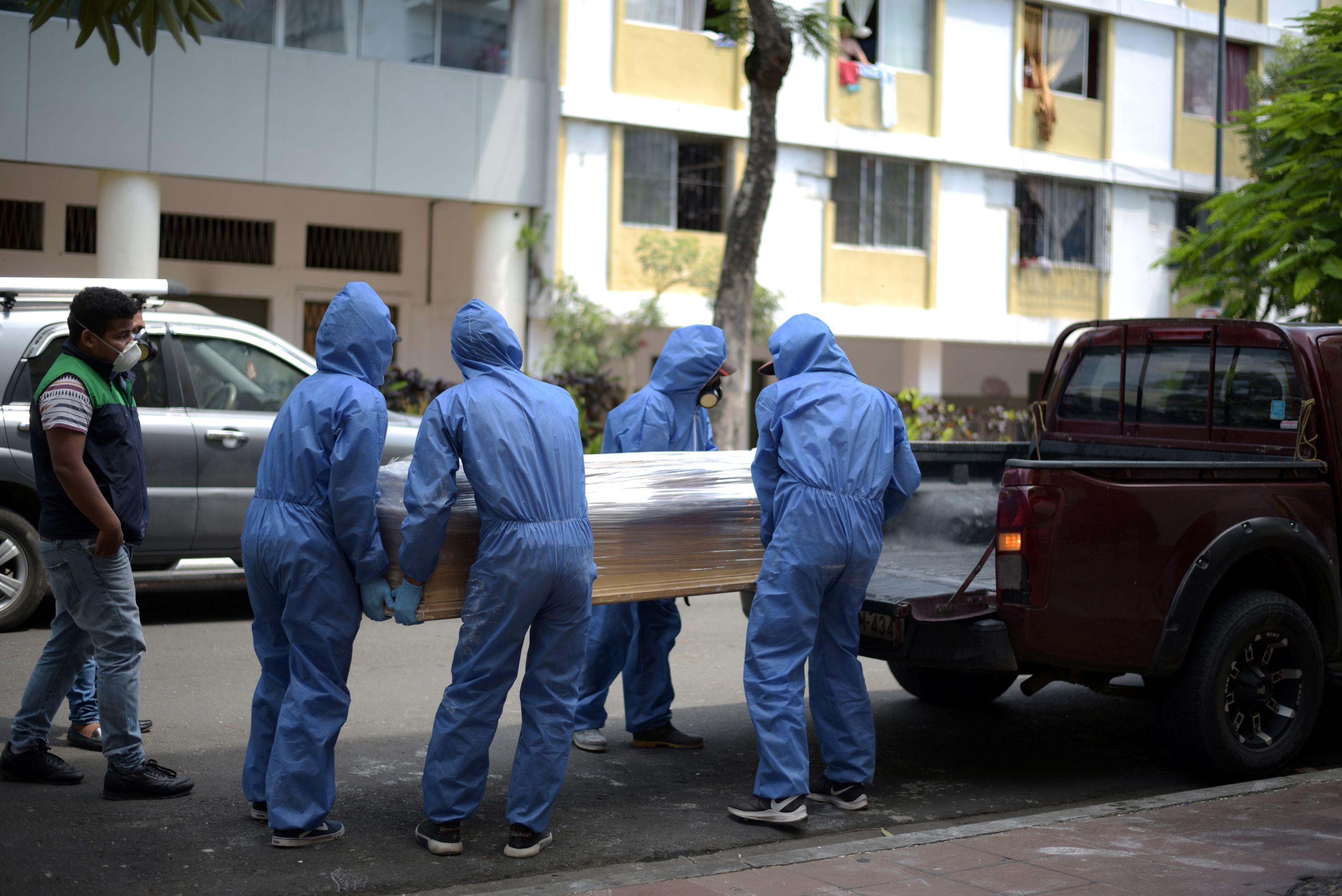Evlerden corona virüs nedeniyle 700den fazla ceset toplandı