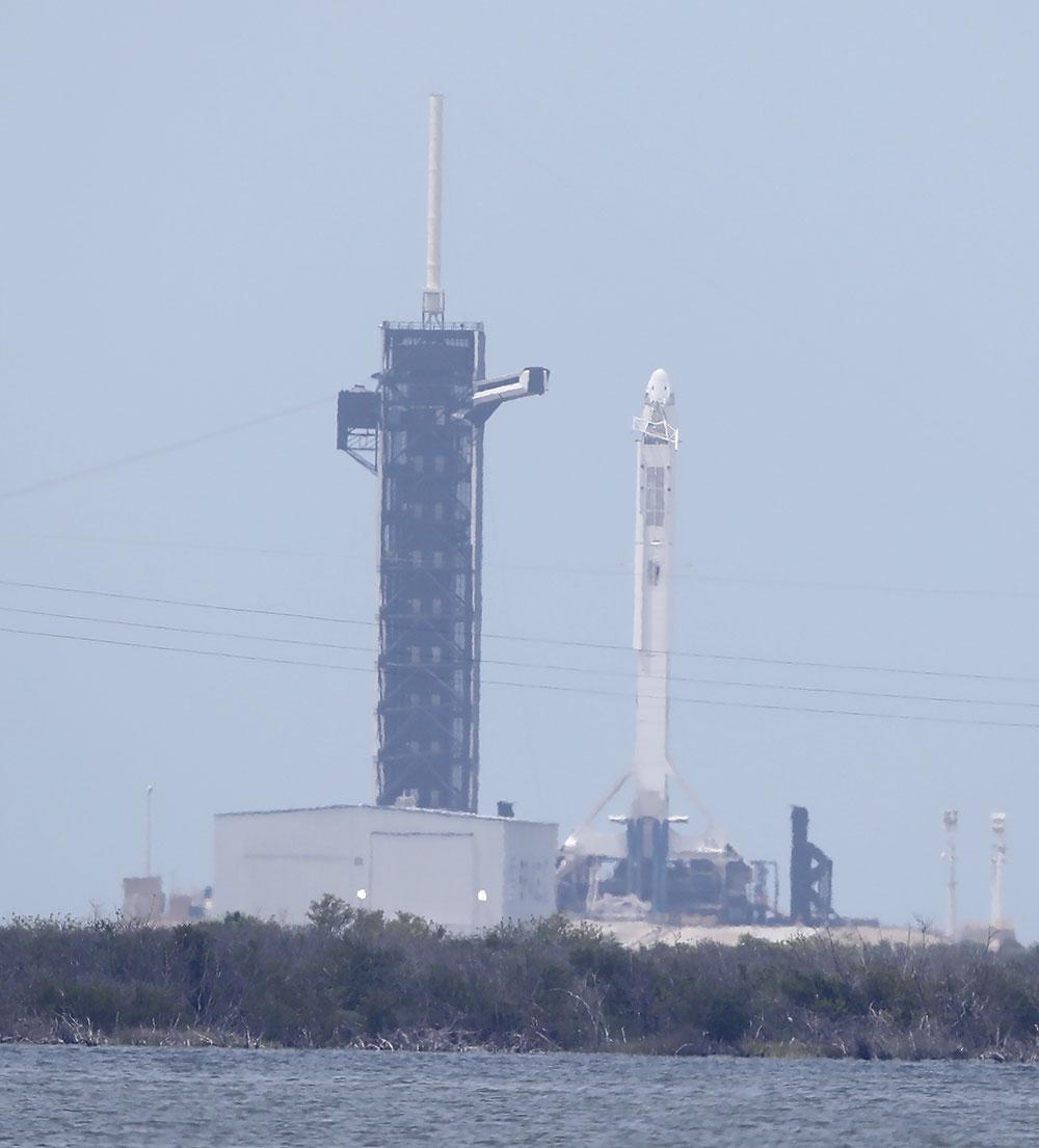 SpaceXin Crew Dragon uzay aracı fırlatıldı
