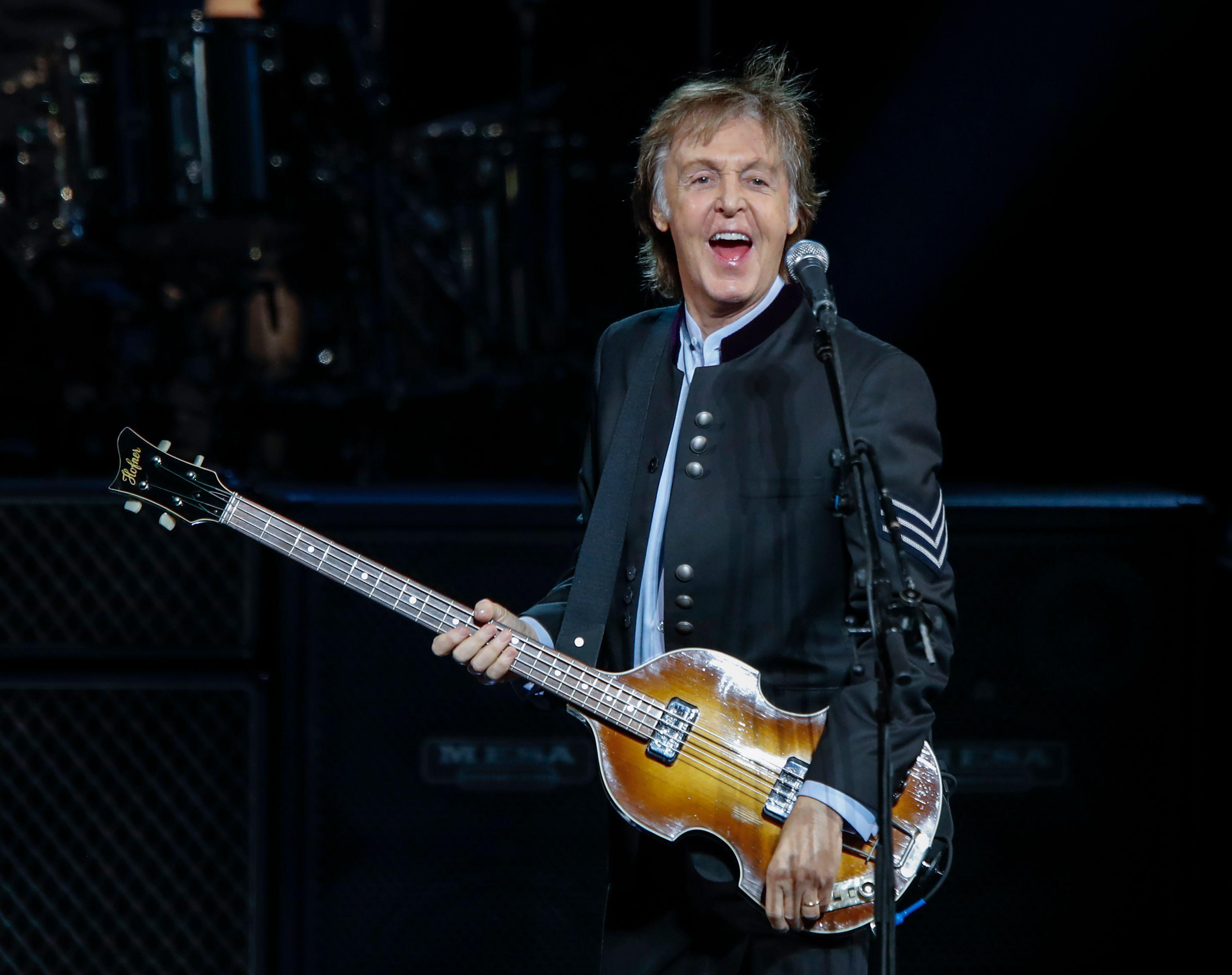 The Beatles üyesi Paul McCartneyin yazdığı şarkı sözü rekor fiyata satıldı