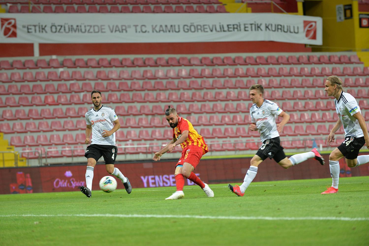 Kayserispor, sahasında Beşiktaşı 3-1 yendi
