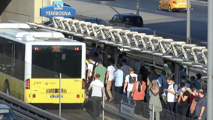 İstanbul’da  trafikte ve metrobüslerde yoğunluk