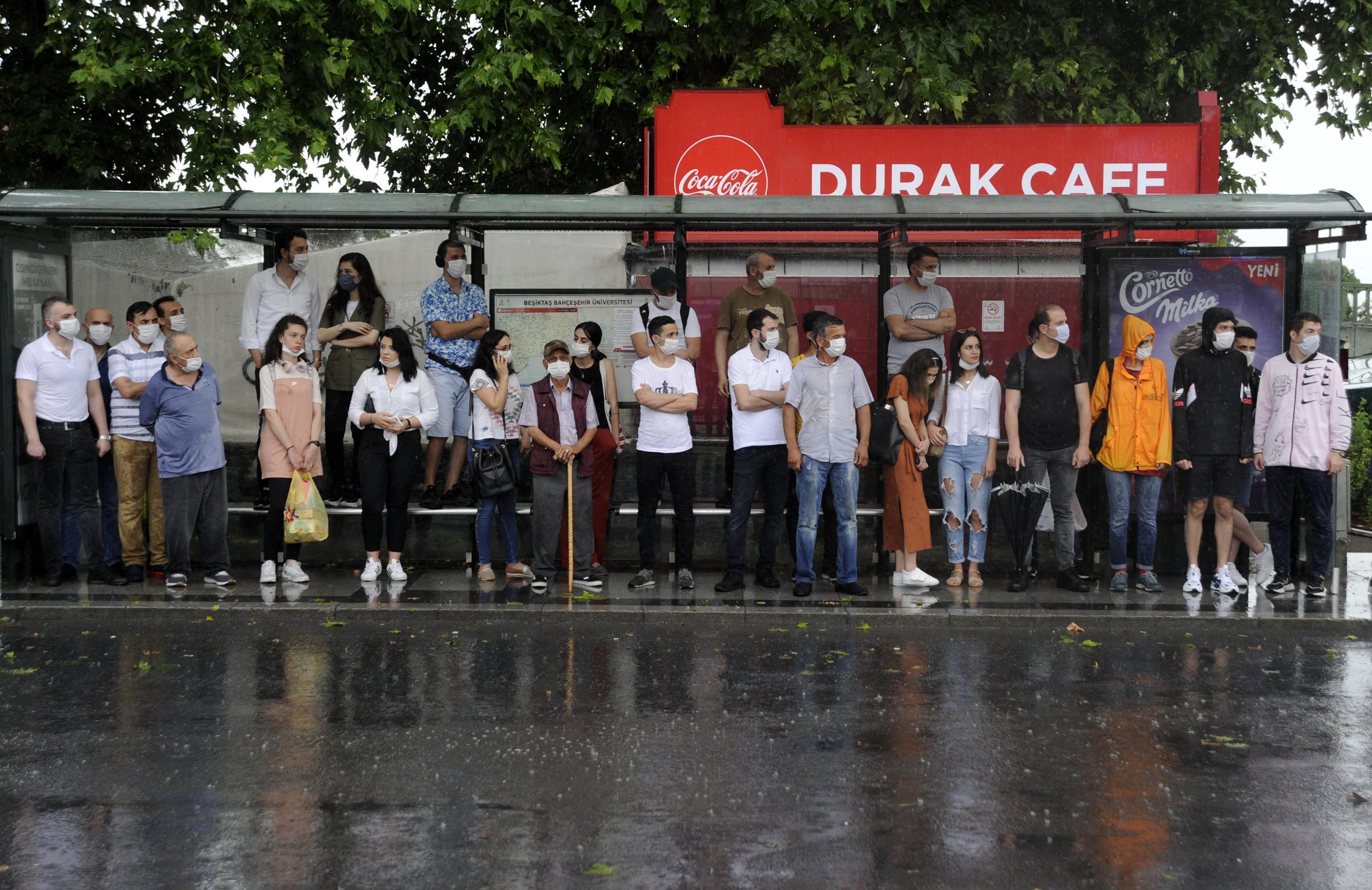 İstanbulda sağanak şiddetli başladı Çatalcada devasa hortum izleyenleri korkuttu