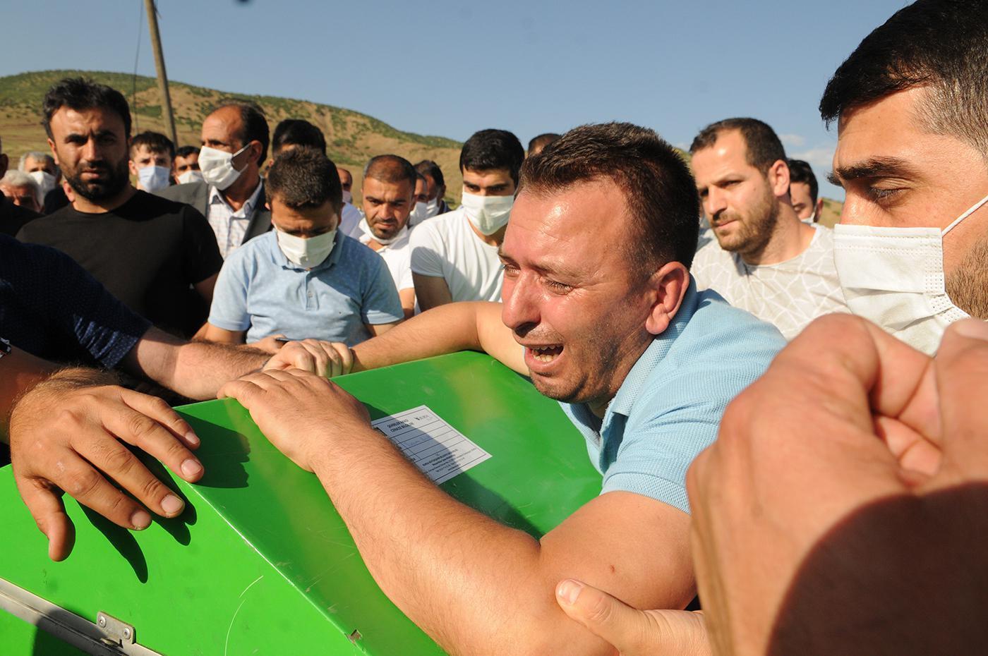 Bursadaki sel felaketinde hayatını kaybeden 4 kişinin cenazeleri defnedildi