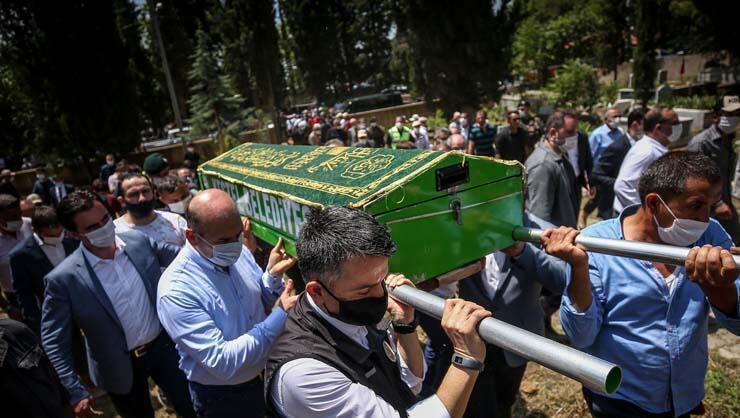 Bursadaki selde can veren Kader Akbabanın cenazesini Bakan Soylu omuzladı