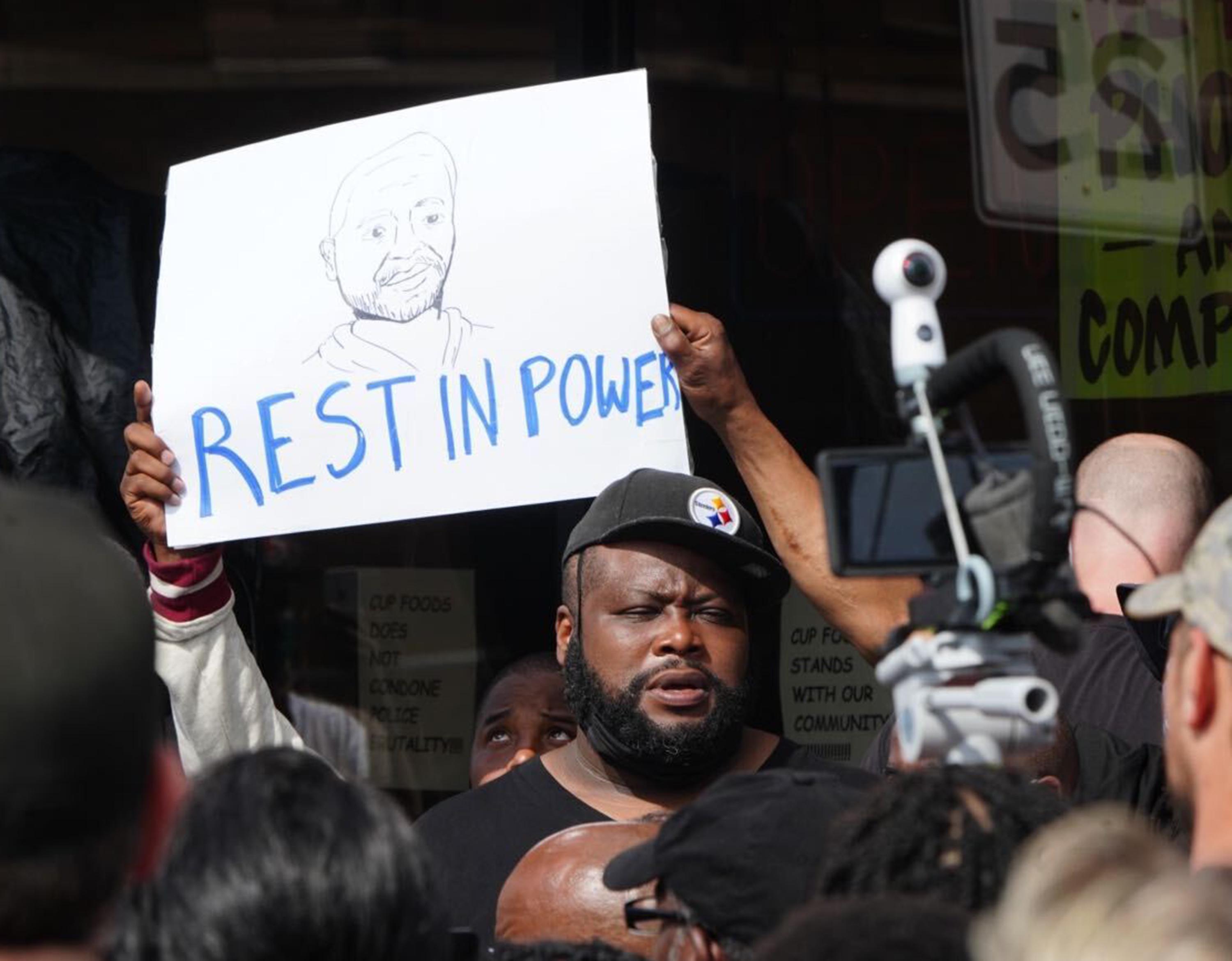 Siyahi George Floydun polis tarafından öldürülmesi ABDyi ayağa kaldırdı
