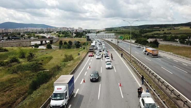 İstanbul çıkışında 65 yaş üstü trafiği Belgesi olmayan geri gönderiliyor