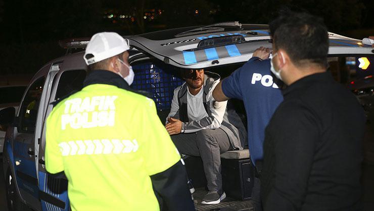 Ankarada polis uygulama noktasına araç daldı
