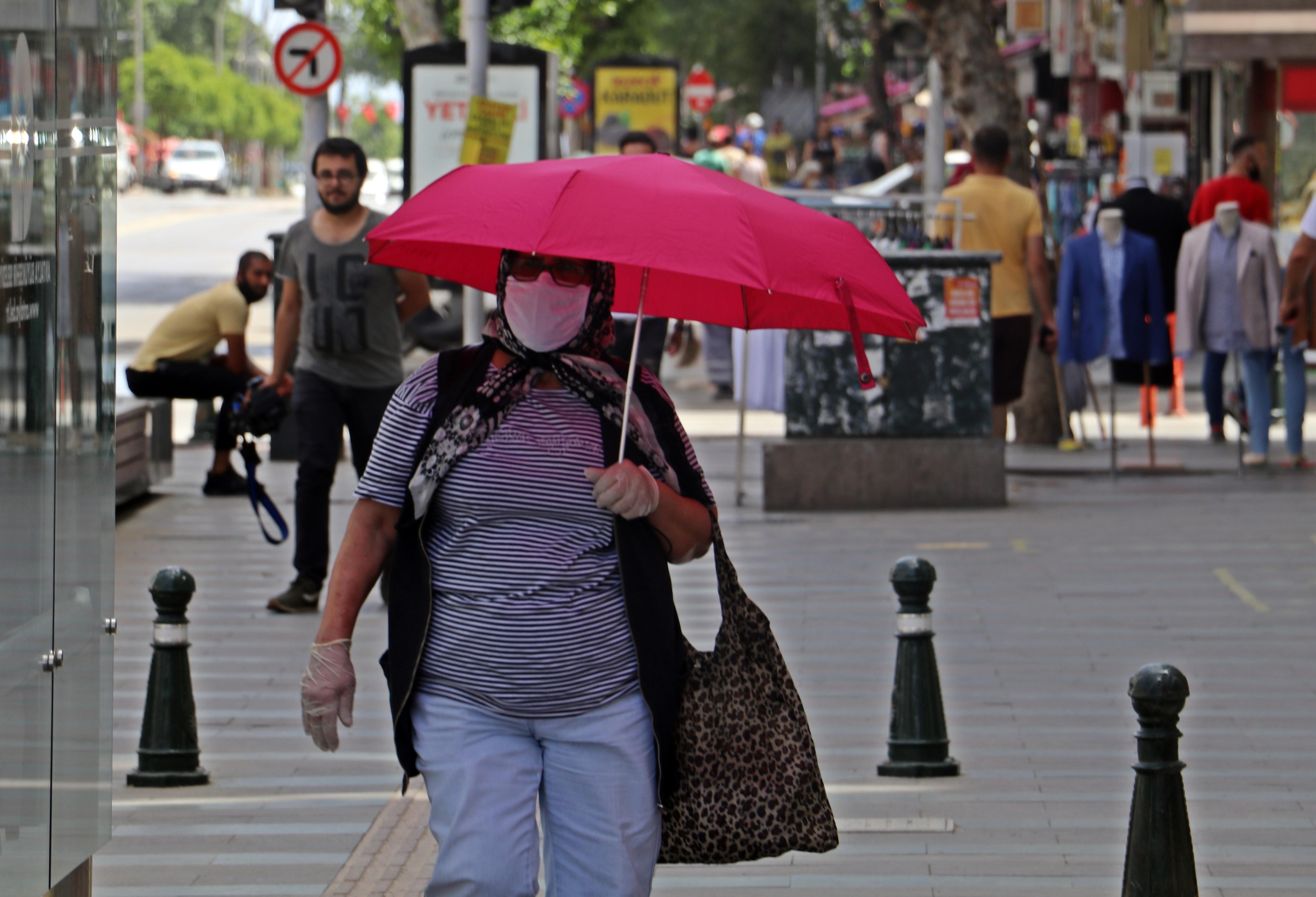 Antalya, Bursa ve Marmariste sıcaklık rekoru Mayıs ayında asfalt eridi