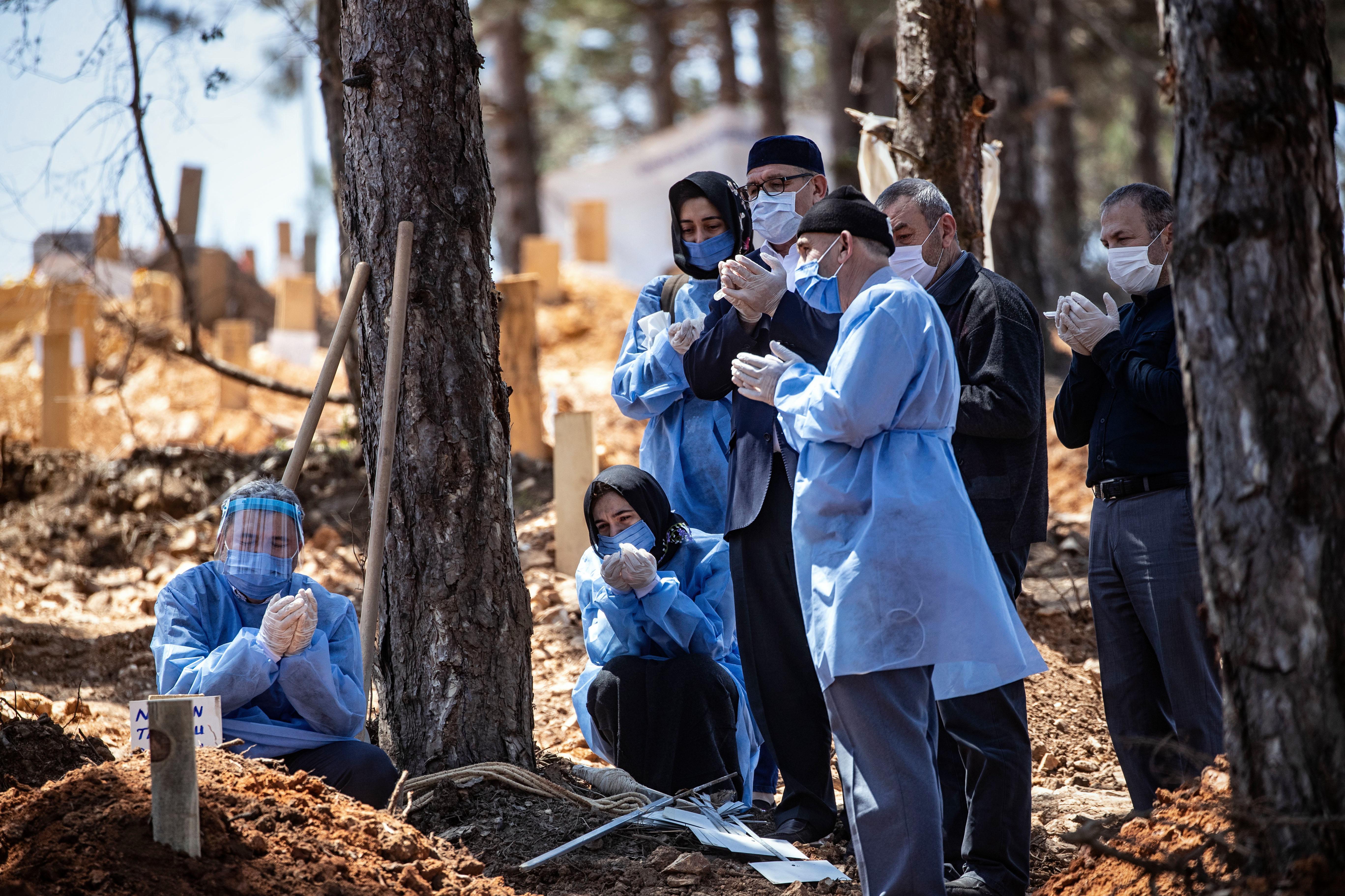 Amerikan haber ajansı görüntüledi Virüs Türklerin cenaze ve defin usullerini değiştirdi