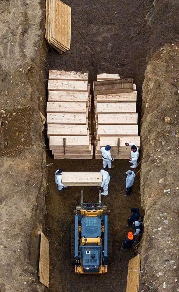 ABDde coronadan ölenlerin gömüldüğü toplu mezar havadan görüntülendi