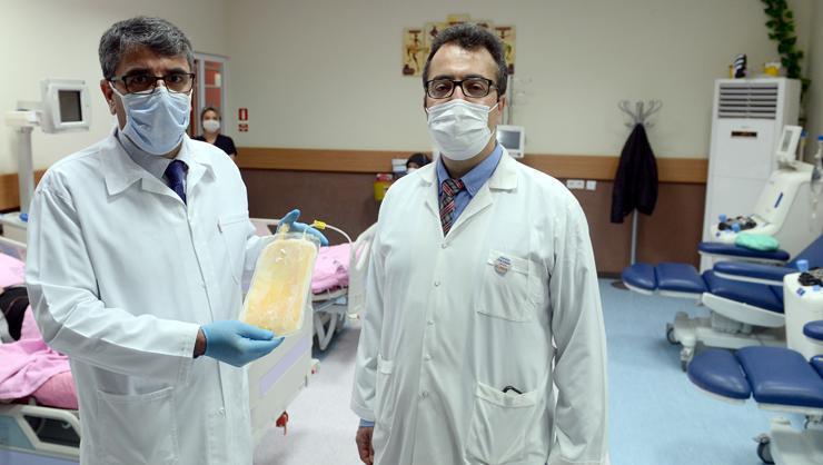Türkiyede bir ilk Coronayı yenen kişiden plazma alınıp hastaya nakledildi
