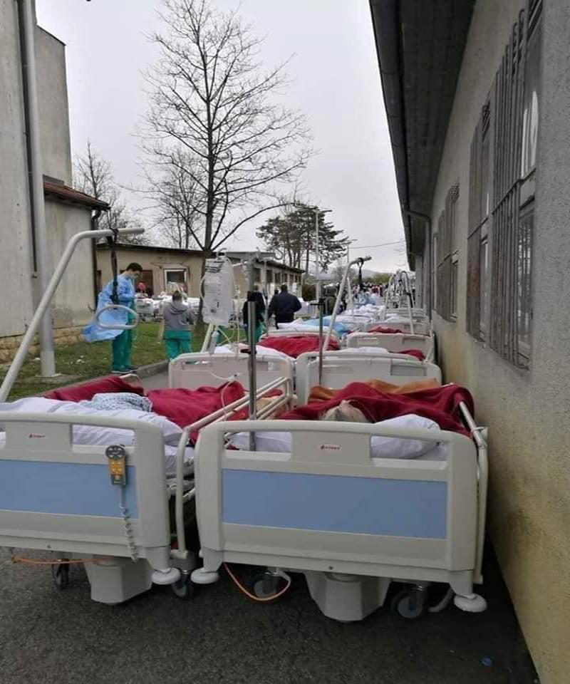 Hastaların sokakta tedavi edildiği İtalya, corona virüste ikinci aşamaya hazırlanıyor