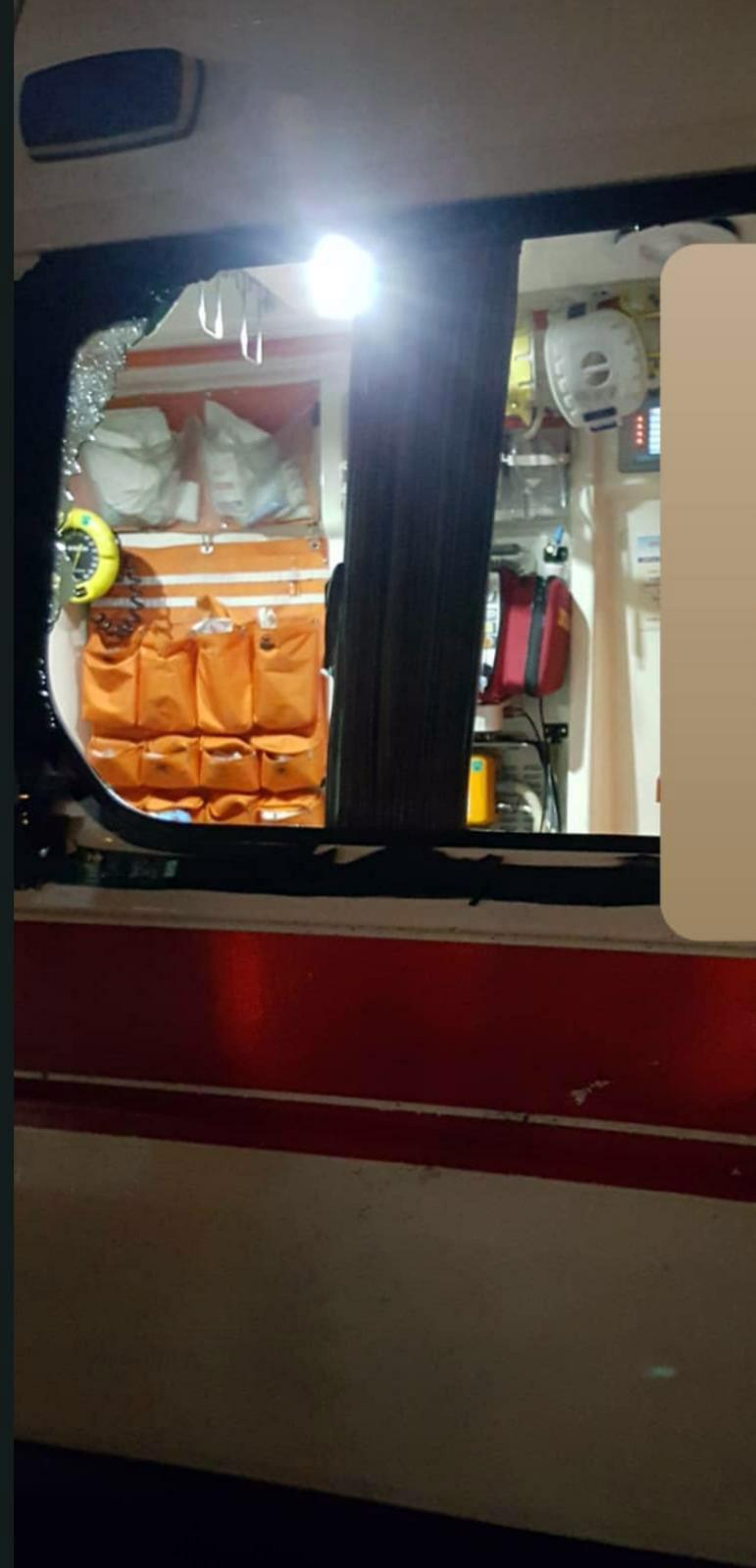 Hasta corona mı diyen saldırgan ambulansın camlarını kırdı
