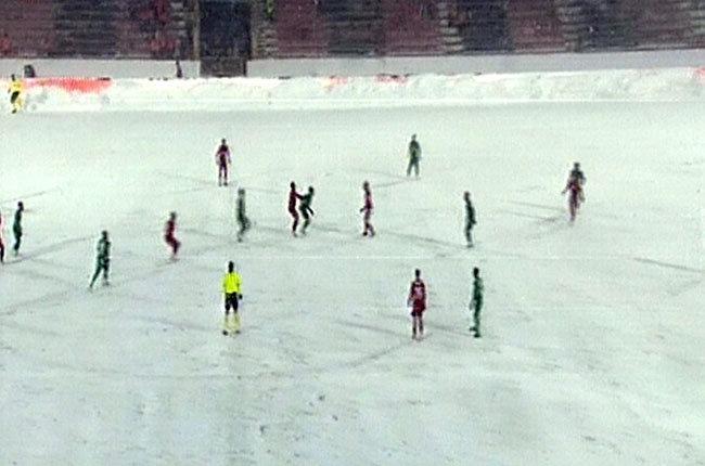 Gaziantepte yoğun kar yağışı altında kupa maçı