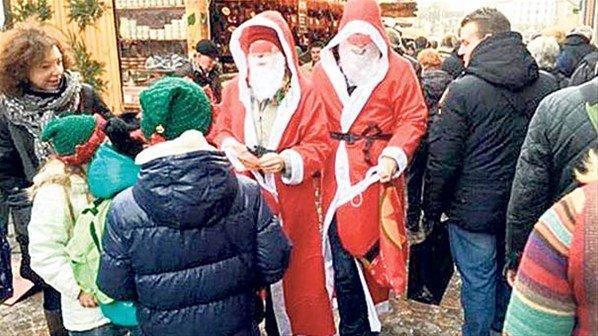 Almanyada Noel baba kılığında PKK propagandası