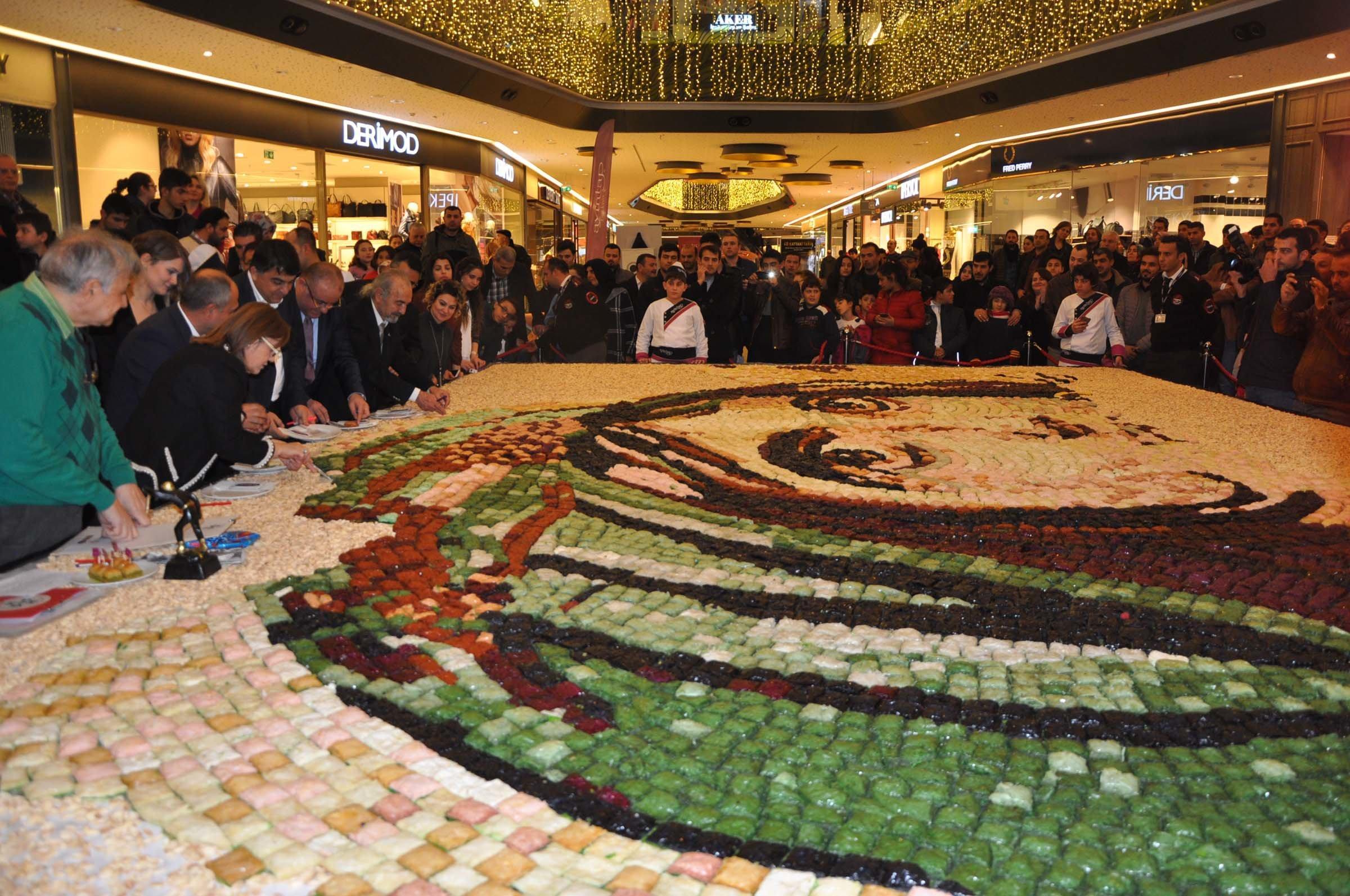 6 bin 160 baklava dilimiyle Çingene Kız mozaiği