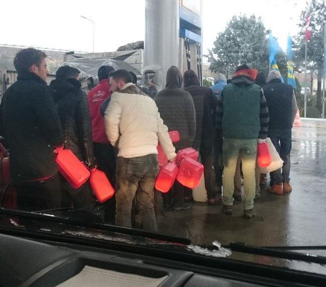 İstanbulda jeneratör için benzin kuyruğu