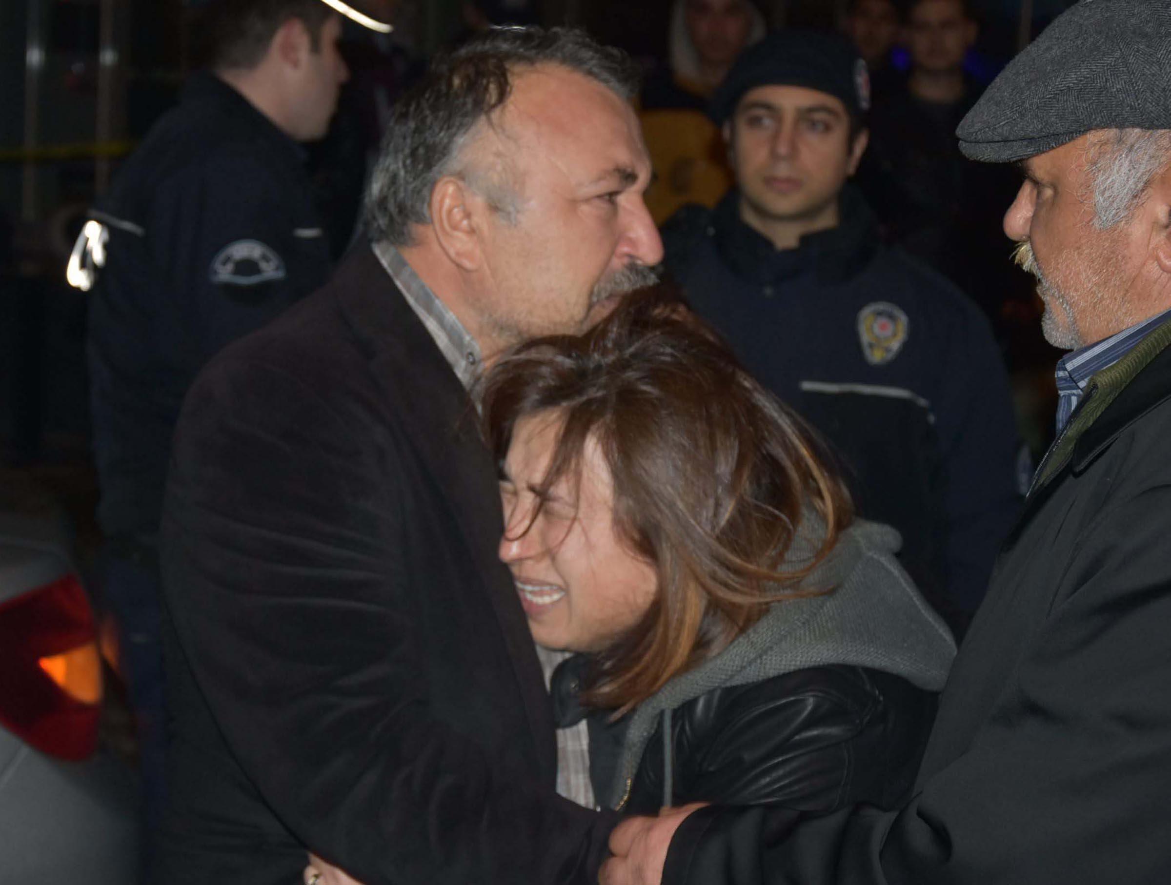 İzmirdeki saldırıda şehit olan mübaşir Musa Can’ın kız kardeşi haberi alınca sinir krizi geçirdi