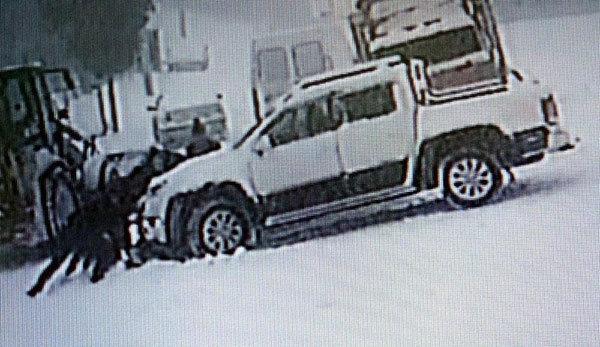 Karda kayıp kamyonetin altında kalan kadın konuştu