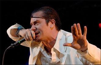 The Darkness yine Mike Patton