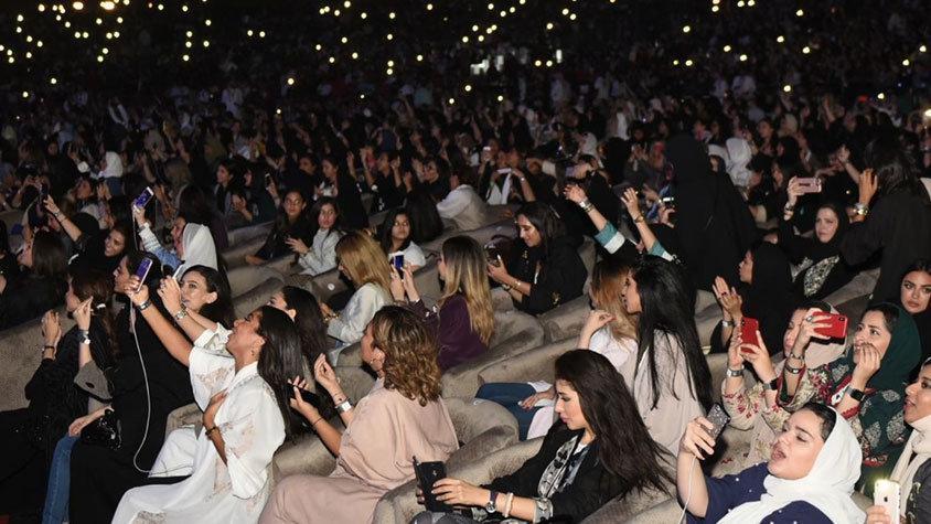 Suudi kadınlar pop konserinde dans etti