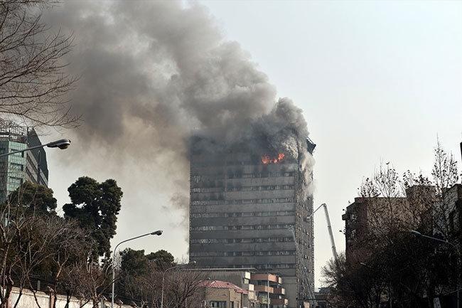 Tahranda yanan bina çöktü, 30 itfaiyeci öldü