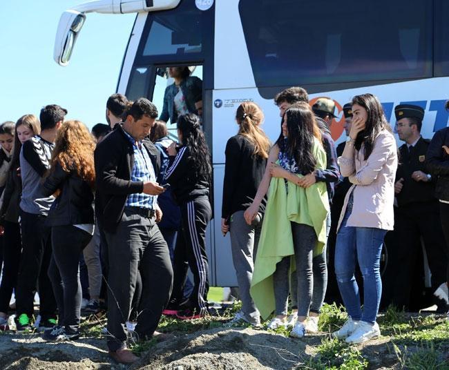 Sivasta öğrencileri taşıyan otobüs devrildi: 50 yaralı
