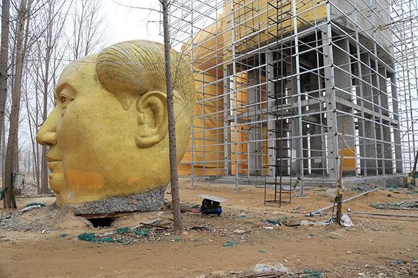 Çinli işadamlarından dev Mao heykeli