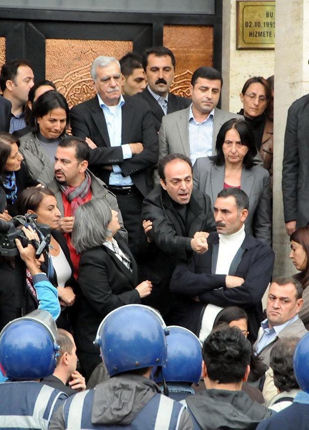 HDP Şanlıurfa Milletvekili Osman Baydemire, polislere hakaretten hapis istemi