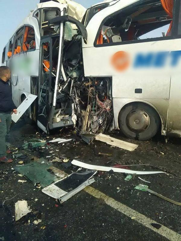 Iğdırda otobüsler sis ve hatalı sollama nedeniyle kafa kafaya çarpıştı: 8 ölü, 20 yaralı