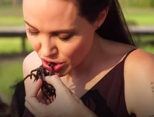 Angelina Jolie çocuklarına örümcek yedirdi