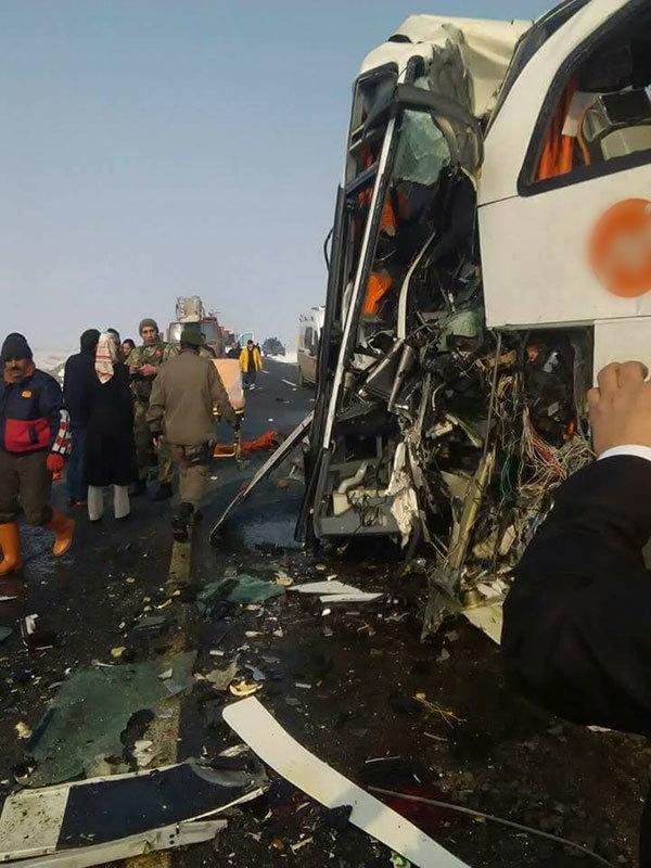Iğdırda otobüsler sis ve hatalı sollama nedeniyle kafa kafaya çarpıştı: 8 ölü, 20 yaralı