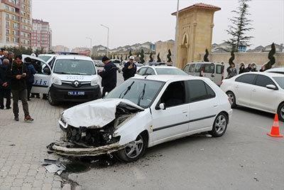 Konyada öğrenci servisi ile otomobil çarpıştı: 15 yaralı